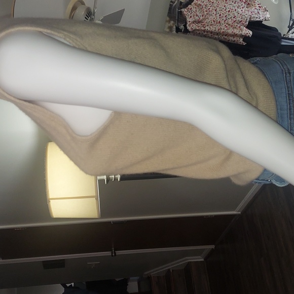 Dooney and Bourke 100% CASHMERE sweatervest - Picture 2 of 5